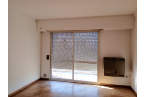DEPTO. CENTRICO EN ALQUILER DE DOS DORMITORIOS. CALLE DR ALEM 828.